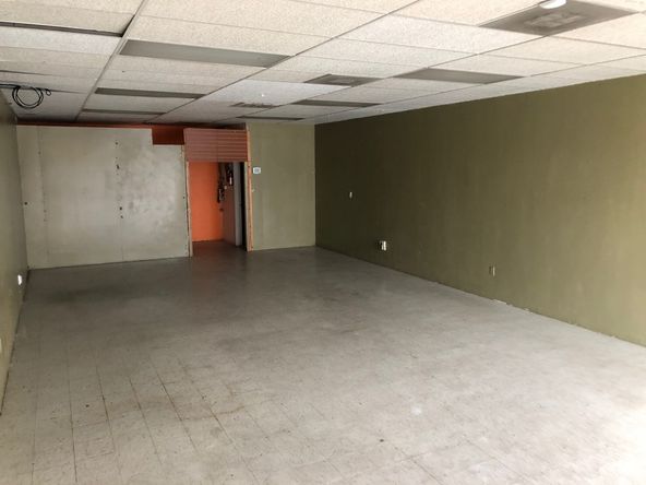 Retail Space Available on SWC of Clinton/Cedar in Fresno, CA: 4122 E Clinton Avenue, Fresno, CA 93703